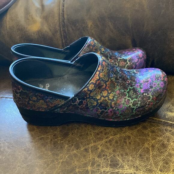 Dansko women’s size 37 - 7 multi color slip on leather clog shoes - Picture 4 of 7